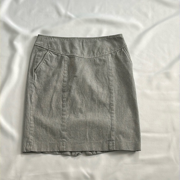Banana Republic Grey Skirt Sz 2 - Picture 1 of 8